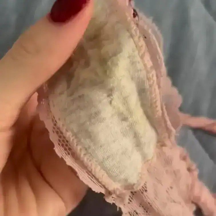 ルルの脱ぎたてヌルヌルパンツ🥰 – るる👙(🥼看護師目指す女子大生💉)