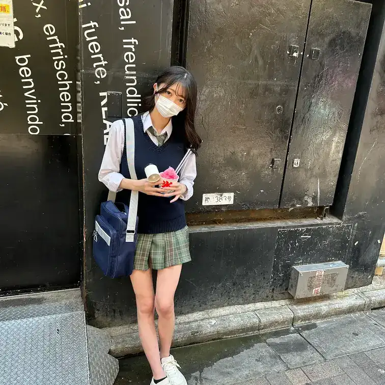 モデル志望18歳　待ち合わせから2回戦中出しまでの一部始終